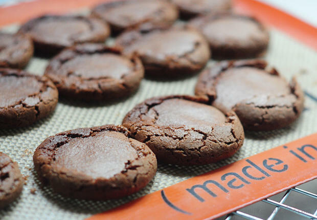 french chocolate macarons recipe