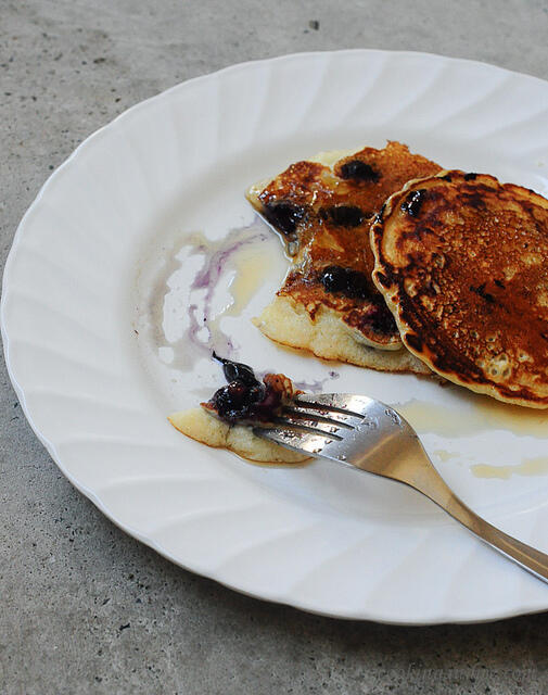 Eggless Blueberry Pancakes | Eggless Pancakes Recipe (Fluffy and Soft)