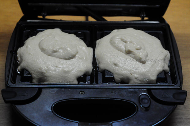 Eggless Whole Wheat Waffles Recipe