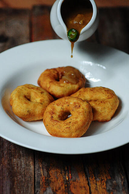 Sambar Vadai-Medhu Vadai with Sambar {Recipe}