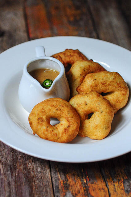 Sambar Vadai-Medhu Vadai with Sambar {Recipe}