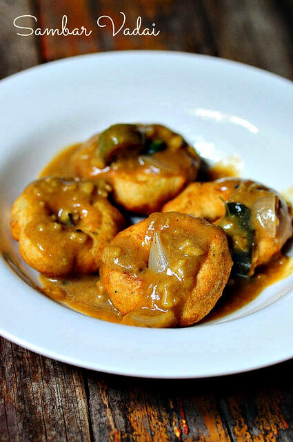 Sambar Vadai-Medhu Vadai with Sambar {Recipe}