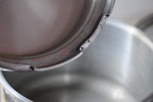 How to Make Cake in a Pressure Cooker, No Oven Cake