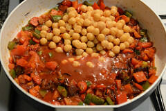 chana capsicum curry recipe-5