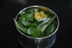 Walnut Basil Pesto Recipe, How to Make Pesto with Basil & Walnuts how to make walnut basil pesto recipe-3