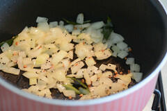 capsicum besan sabji, capsicum zunka recipe-4