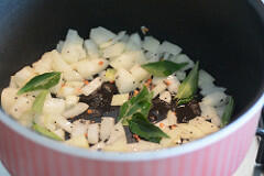 capsicum besan sabji, capsicum zunka recipe-3