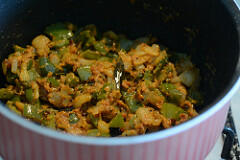 capsicum besan sabji, capsicum zunka recipe-10