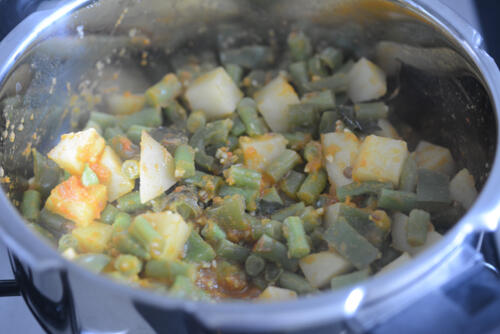 aloo beans recipe, how to make pressure cooker aloo beans (opos recipe) aloo beans recipe, how to make pressure cooker aloo beans (opos recipe)