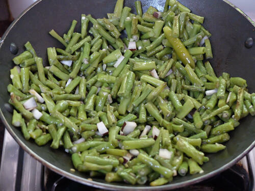 Achinga mezhukkupuratti, long yard beans Kerala-style Achinga mezhukkupuratti, long yard beans Kerala-style