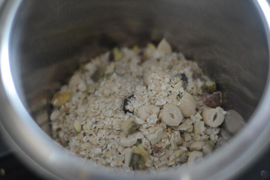oats and dates ladoo healthy diwali sweets