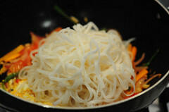 Vegetarian Pad Thai Recipe, Step by Step